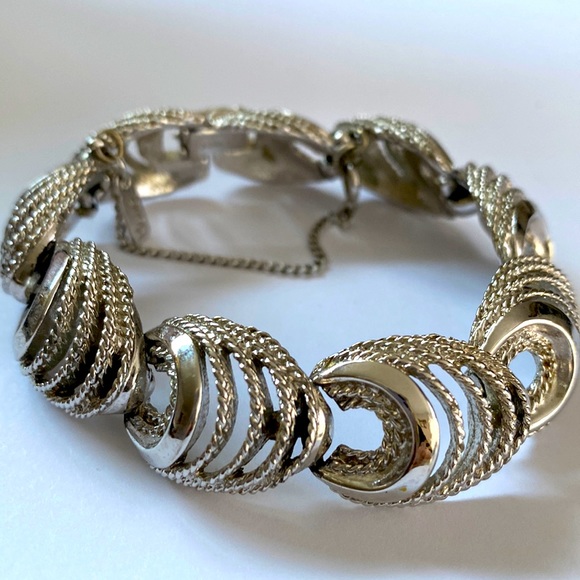 Monet vintage metals bracelet silver tone w safety clasp
